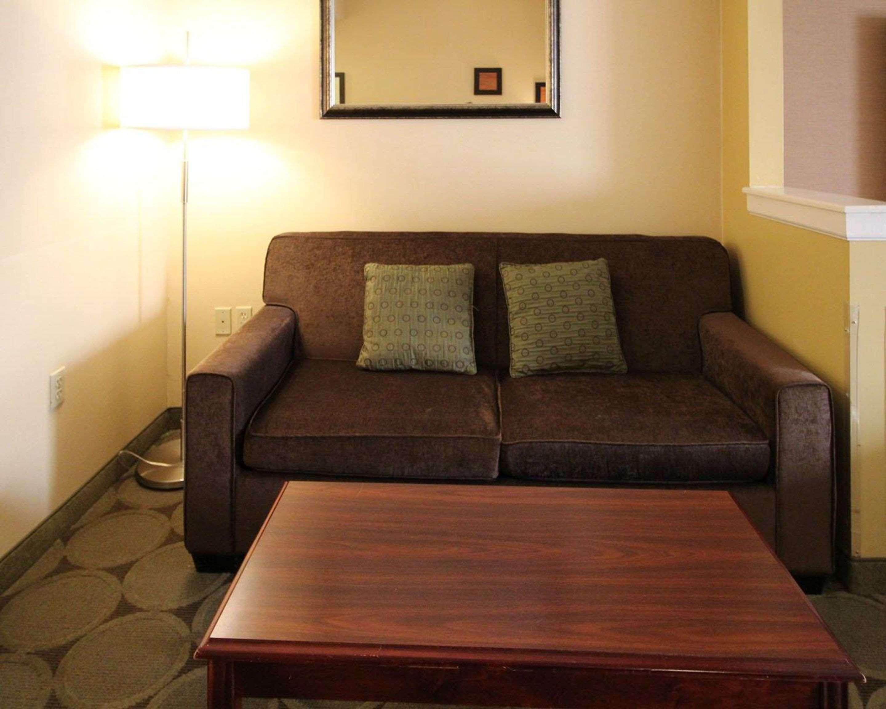 Comfort Suites Near University North Brunswick Dış mekan fotoğraf